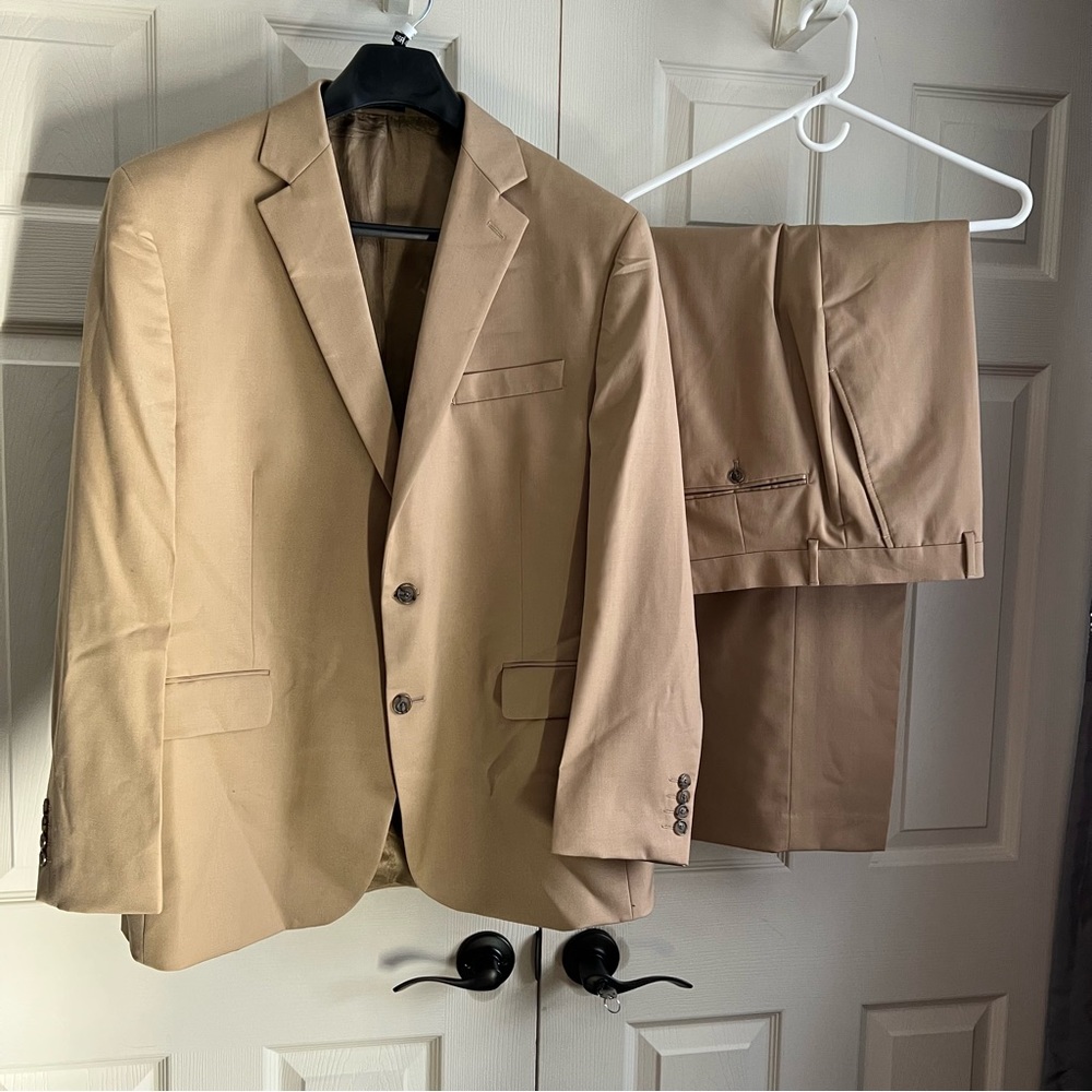 Men’s suit in beige size 46R by stafford